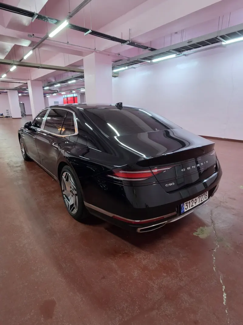 Genesis G90