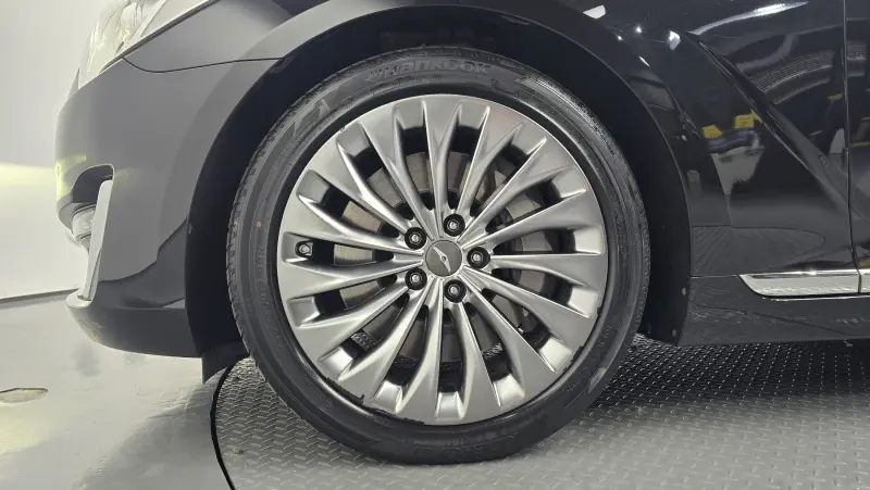 Genesis EQ900