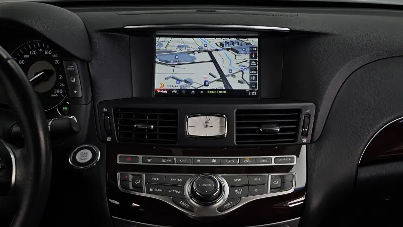 Infiniti Q70