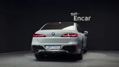 BMW i7