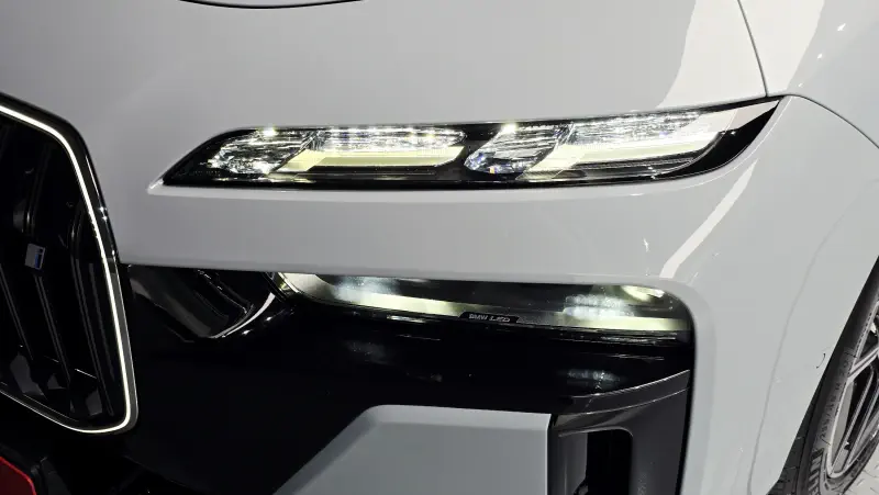 BMW i7