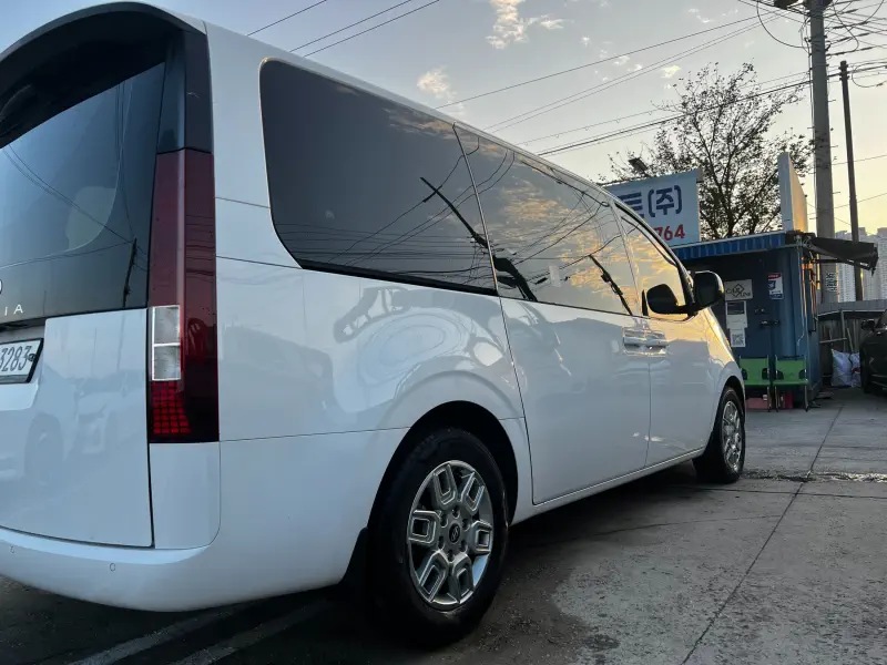 Hyundai Staria