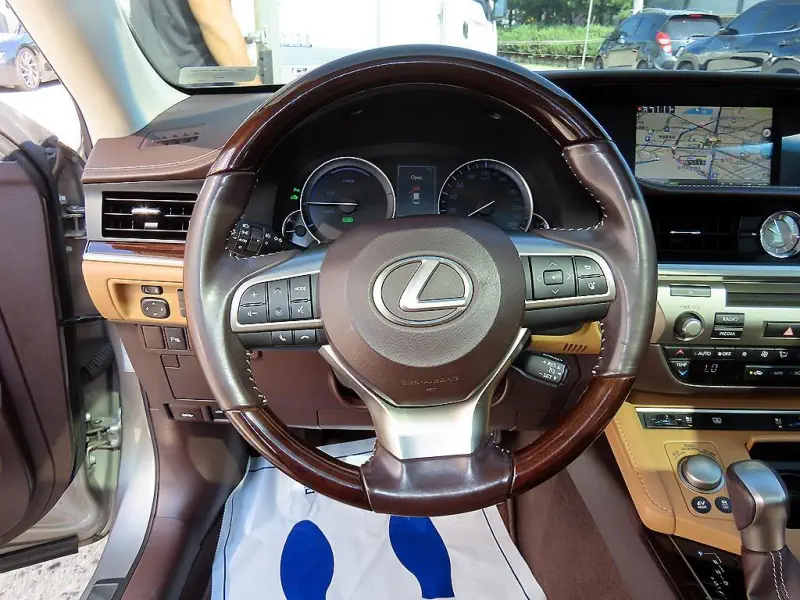 Lexus ES300h