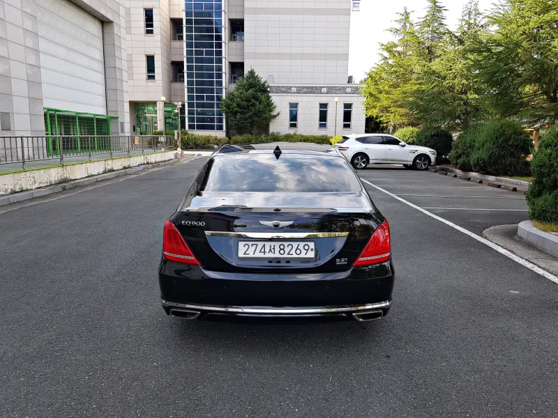 Genesis EQ900
