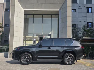 Lexus LX570