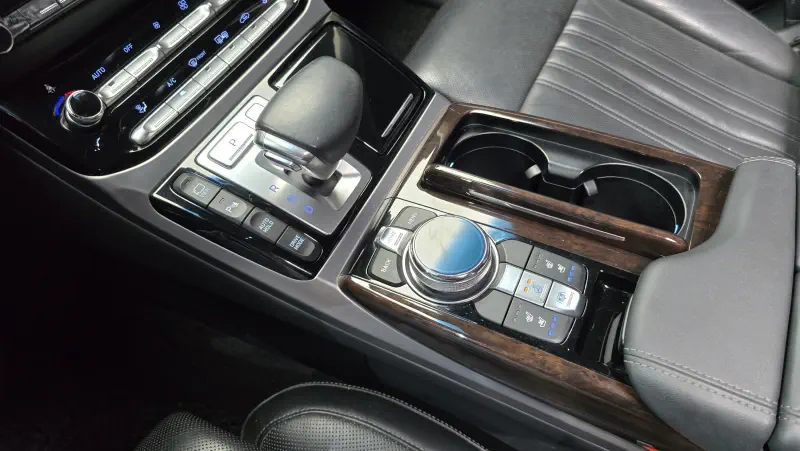 Genesis EQ900