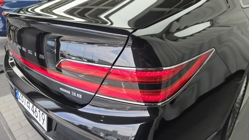 Genesis G90