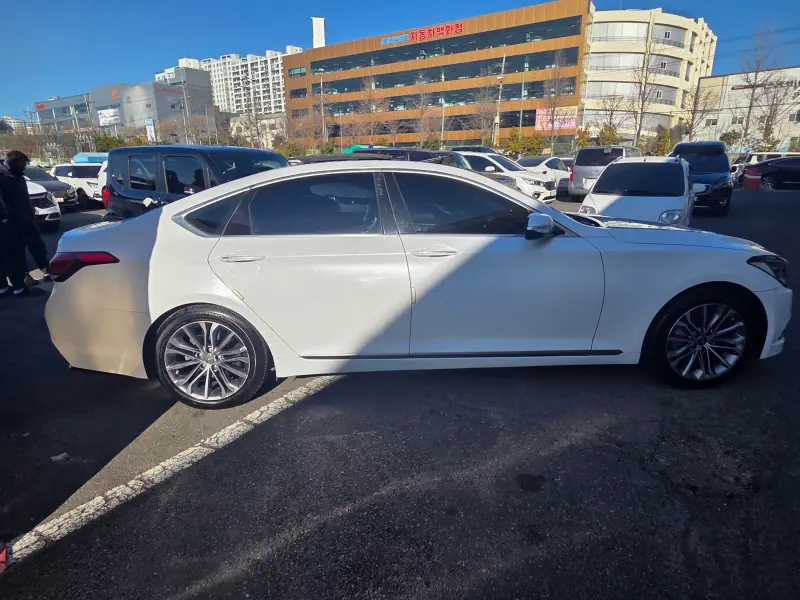 Hyundai Genesis