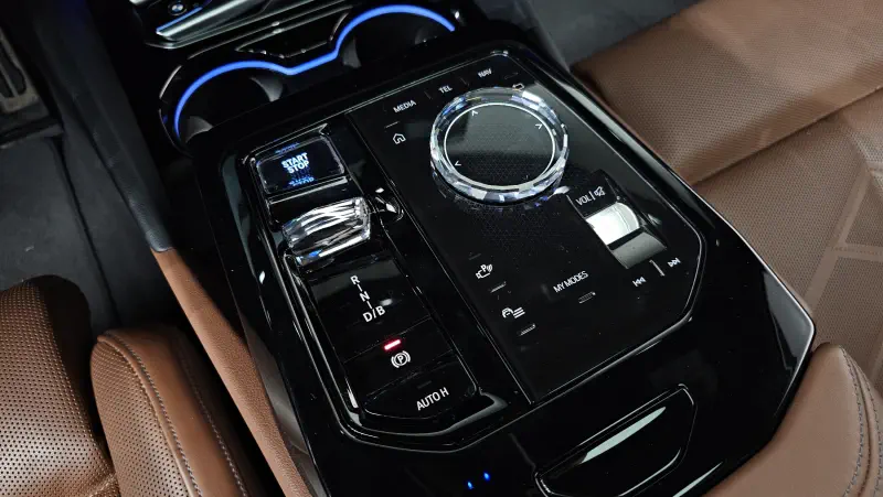BMW i5