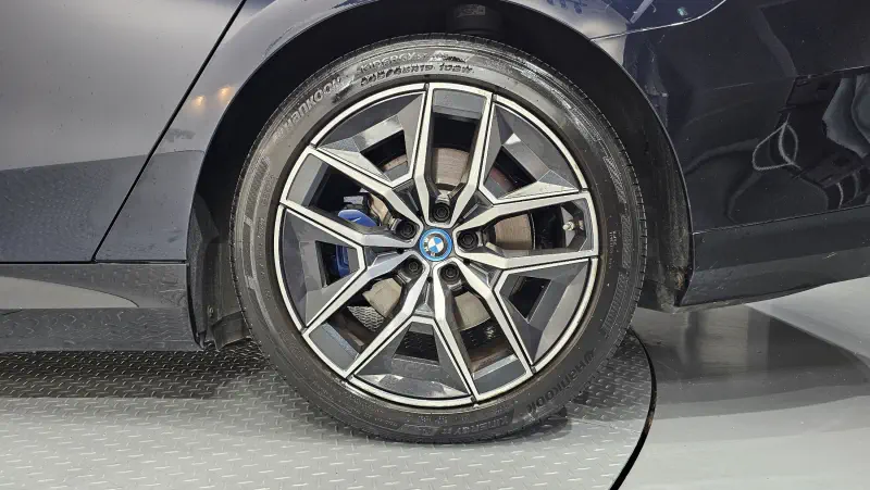 BMW i5