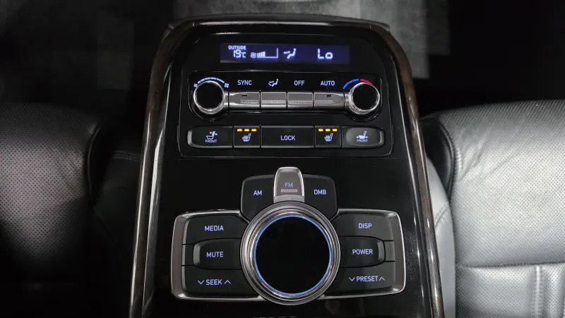 Genesis EQ900
