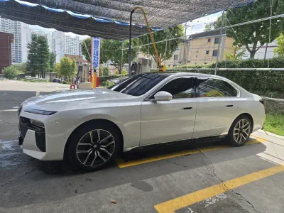 BMW i7