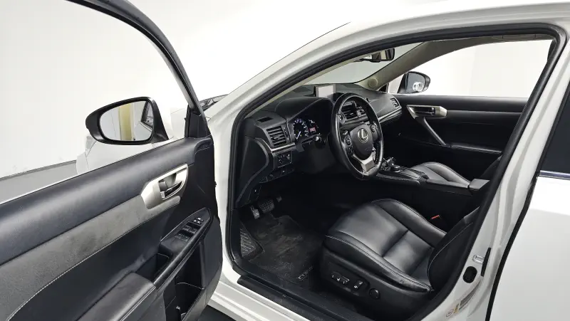 Lexus CT200h