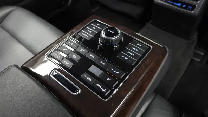 Hyundai Equus