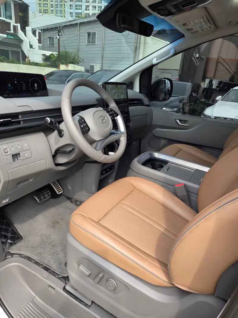 Hyundai Staria