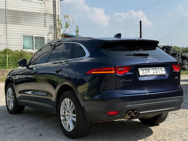 Jaguar F-Pace