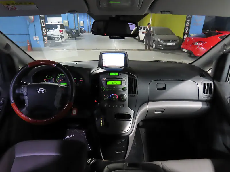 Hyundai Grand Starex