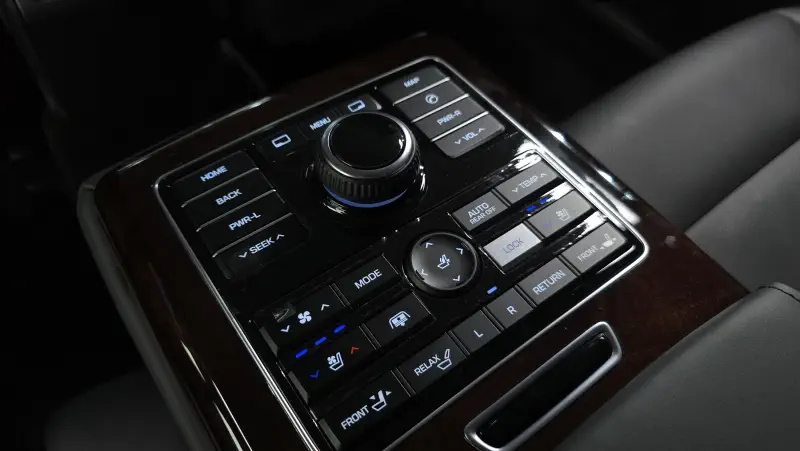 Hyundai Equus