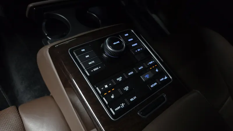 Hyundai Equus
