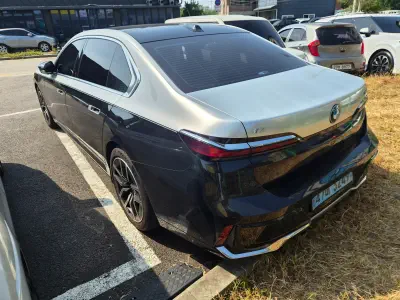 BMW i7