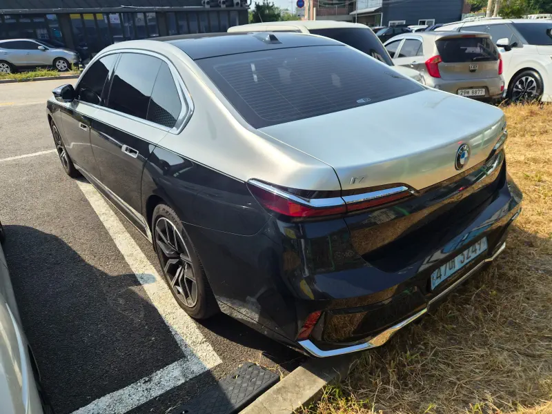BMW i7
