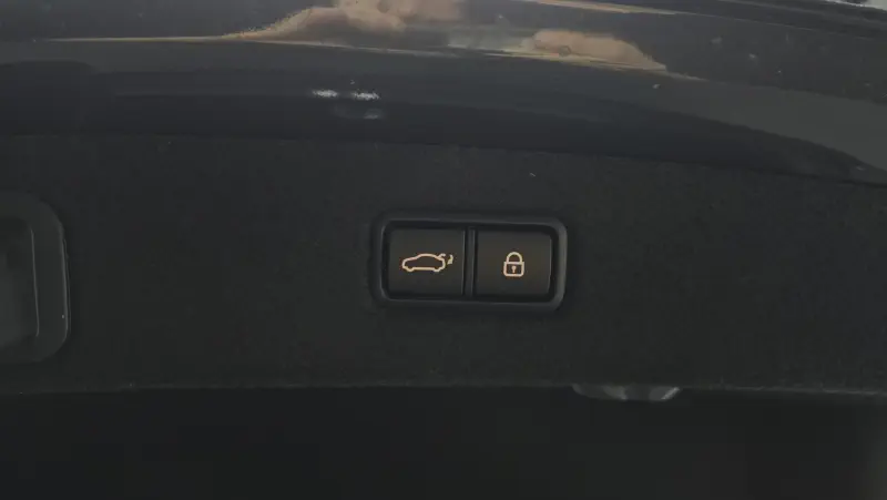 Genesis EQ900