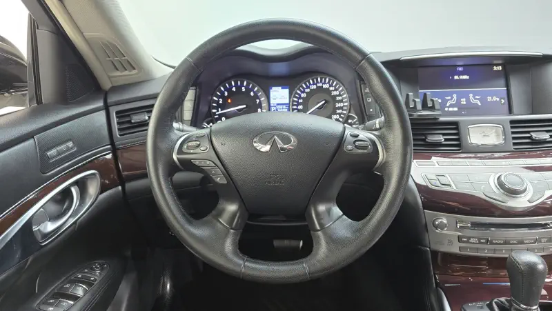 Infiniti Q70