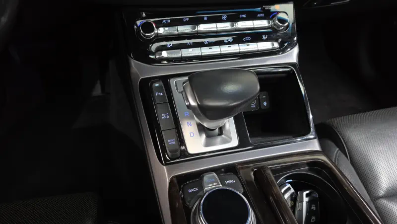 Genesis EQ900
