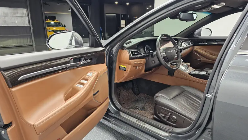 Genesis G90