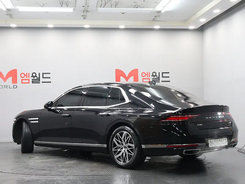 Genesis G90