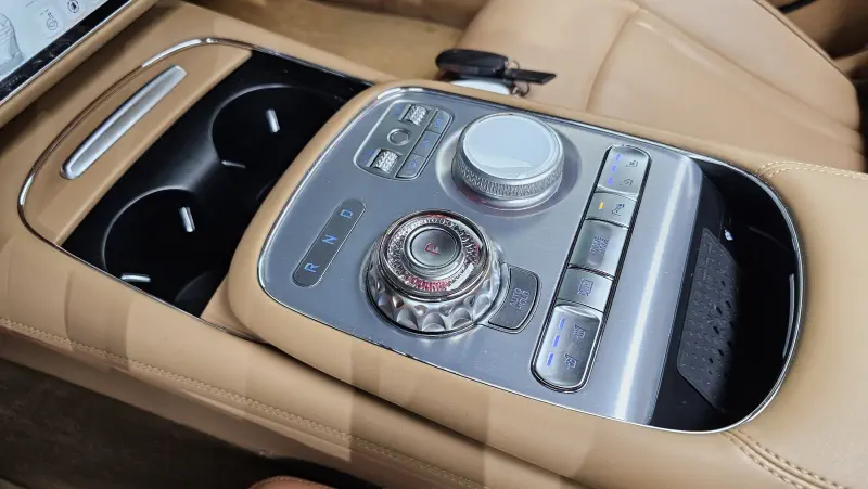 Genesis G90