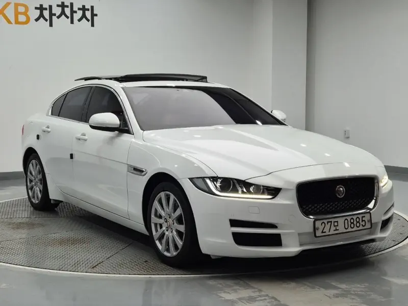 Jaguar XE
