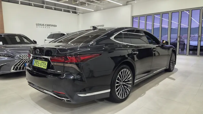 Lexus LS