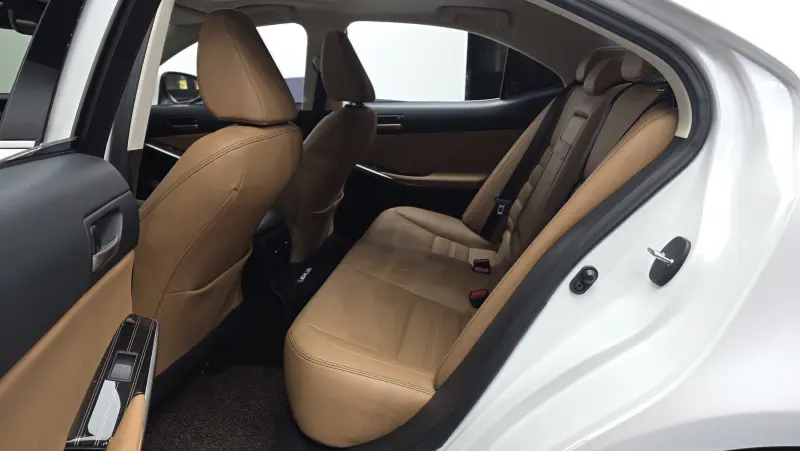 Lexus IS300
