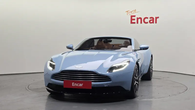 Aston Martin DB11