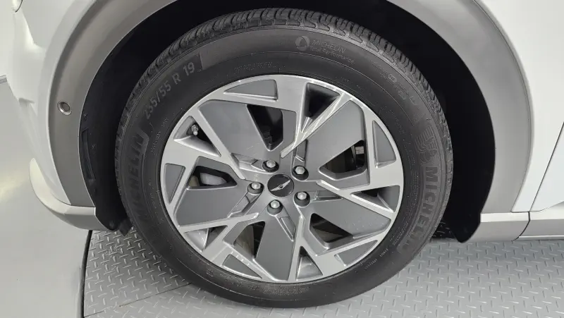 Genesis GV60