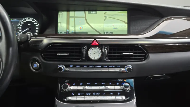 Genesis EQ900