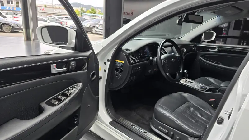 Hyundai Genesis