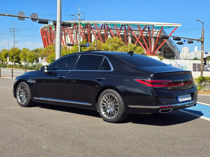 Genesis G90
