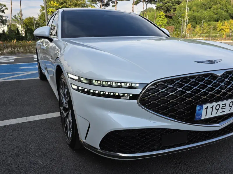 Genesis G90