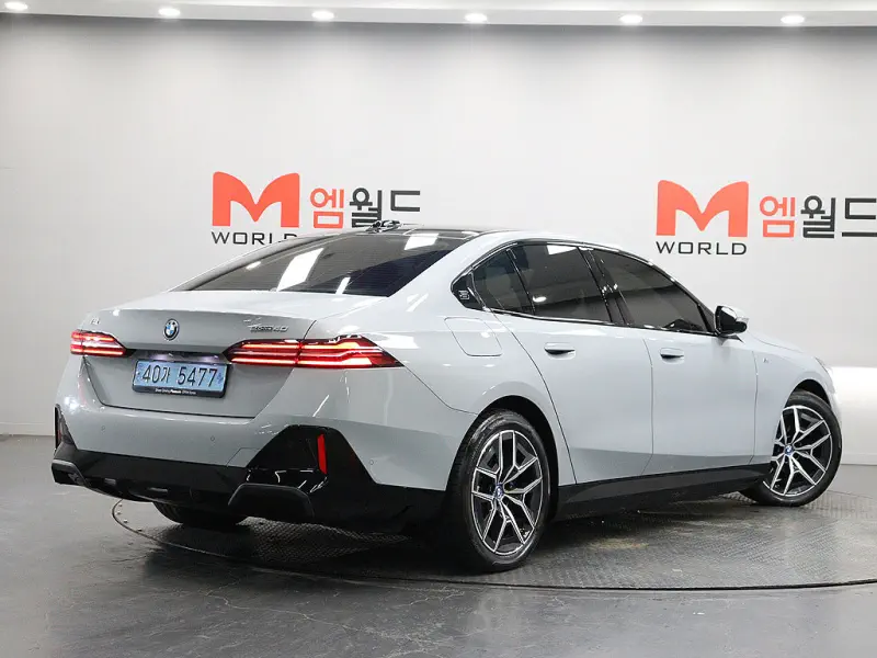 BMW i5