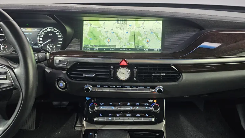 Genesis EQ900