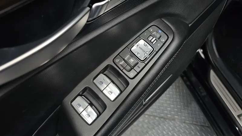 Genesis EQ900