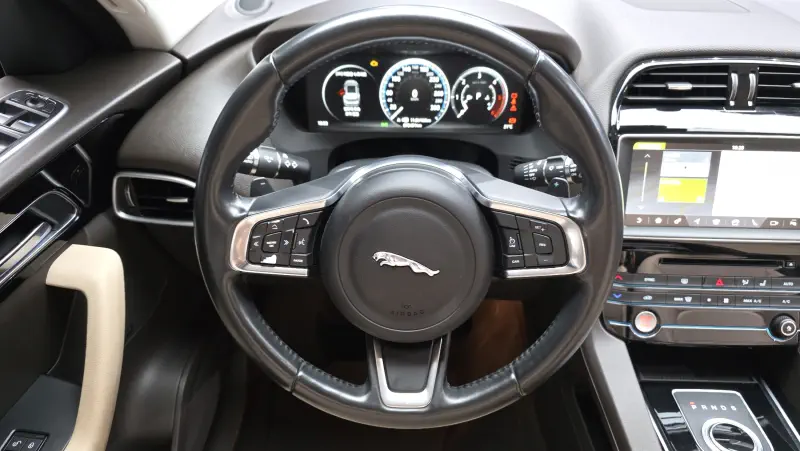 Jaguar F-Pace