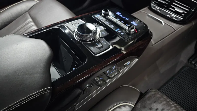Genesis EQ900