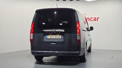 Hyundai Staria 4