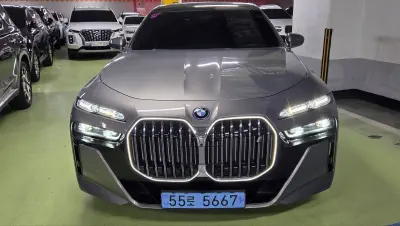 BMW i7