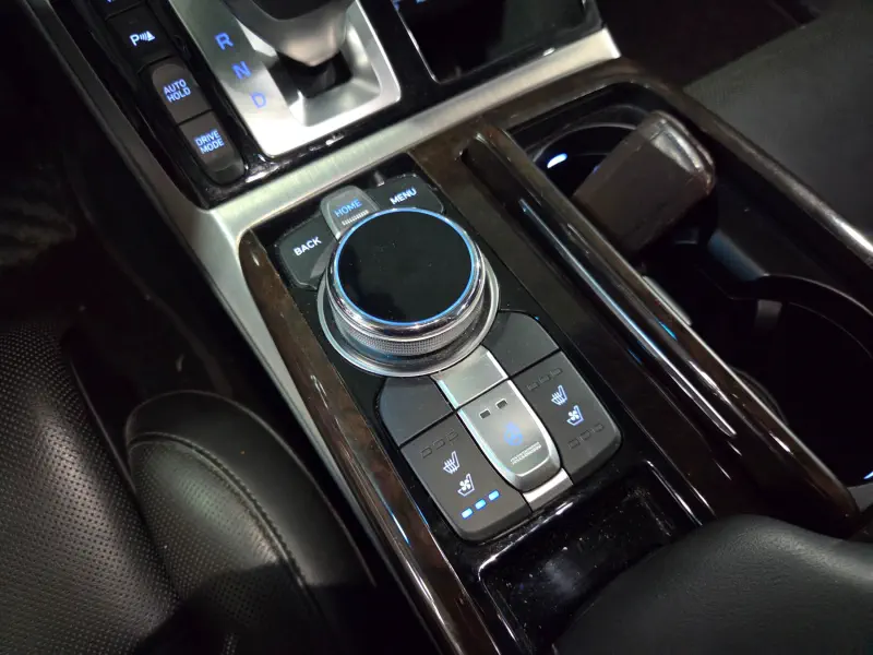 Genesis EQ900