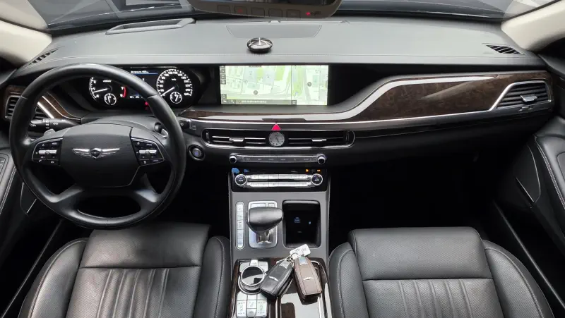 Genesis G90
