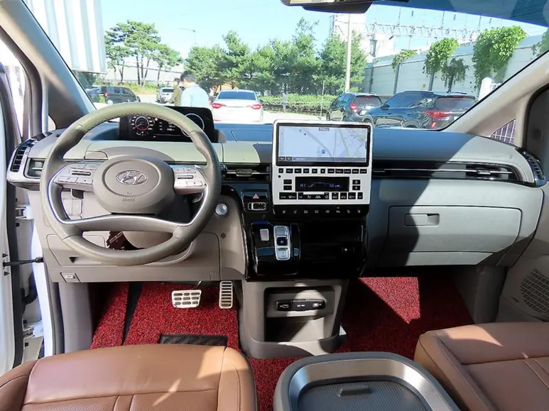 Hyundai Staria
